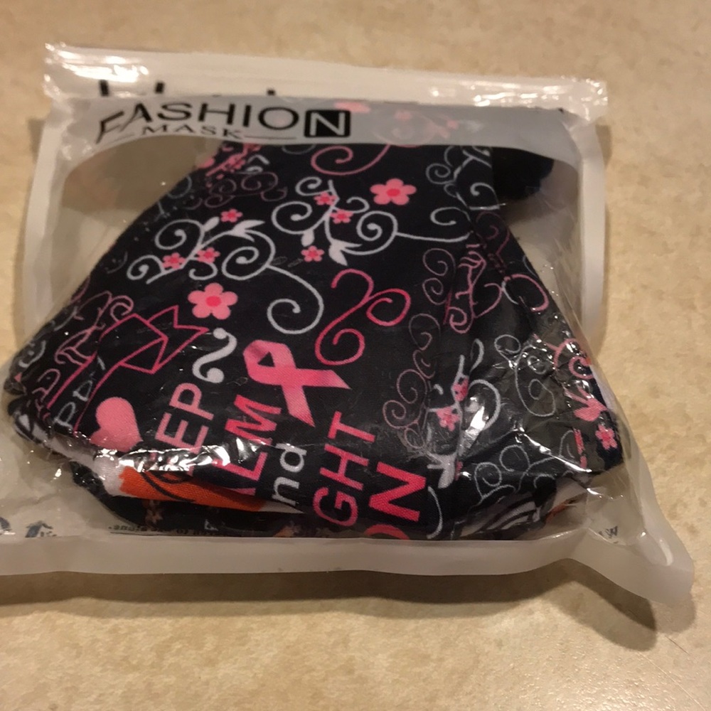 NEW $13 3pk Valentine’s Day Adjustable mask